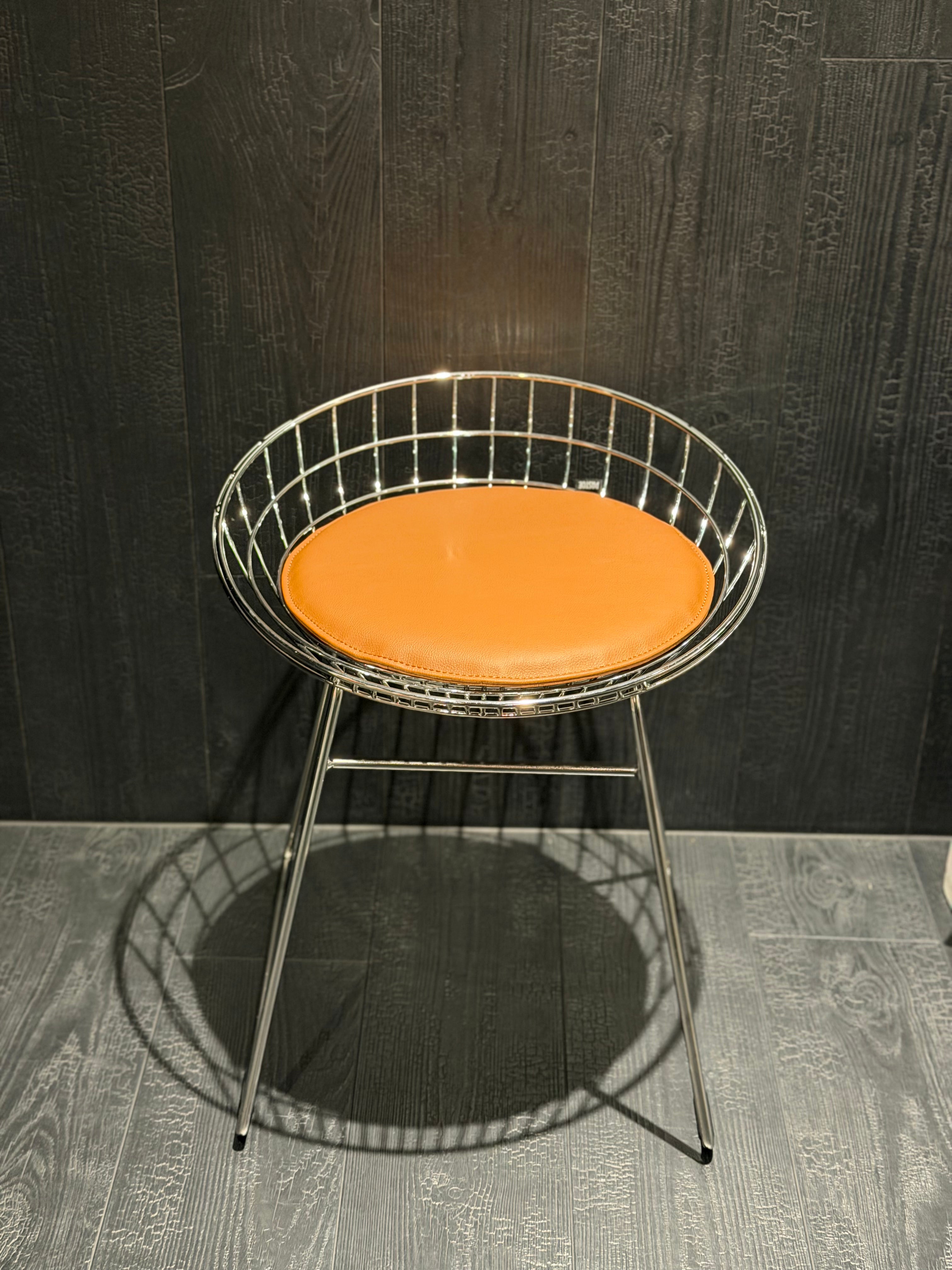 KM05 Wire Stool
