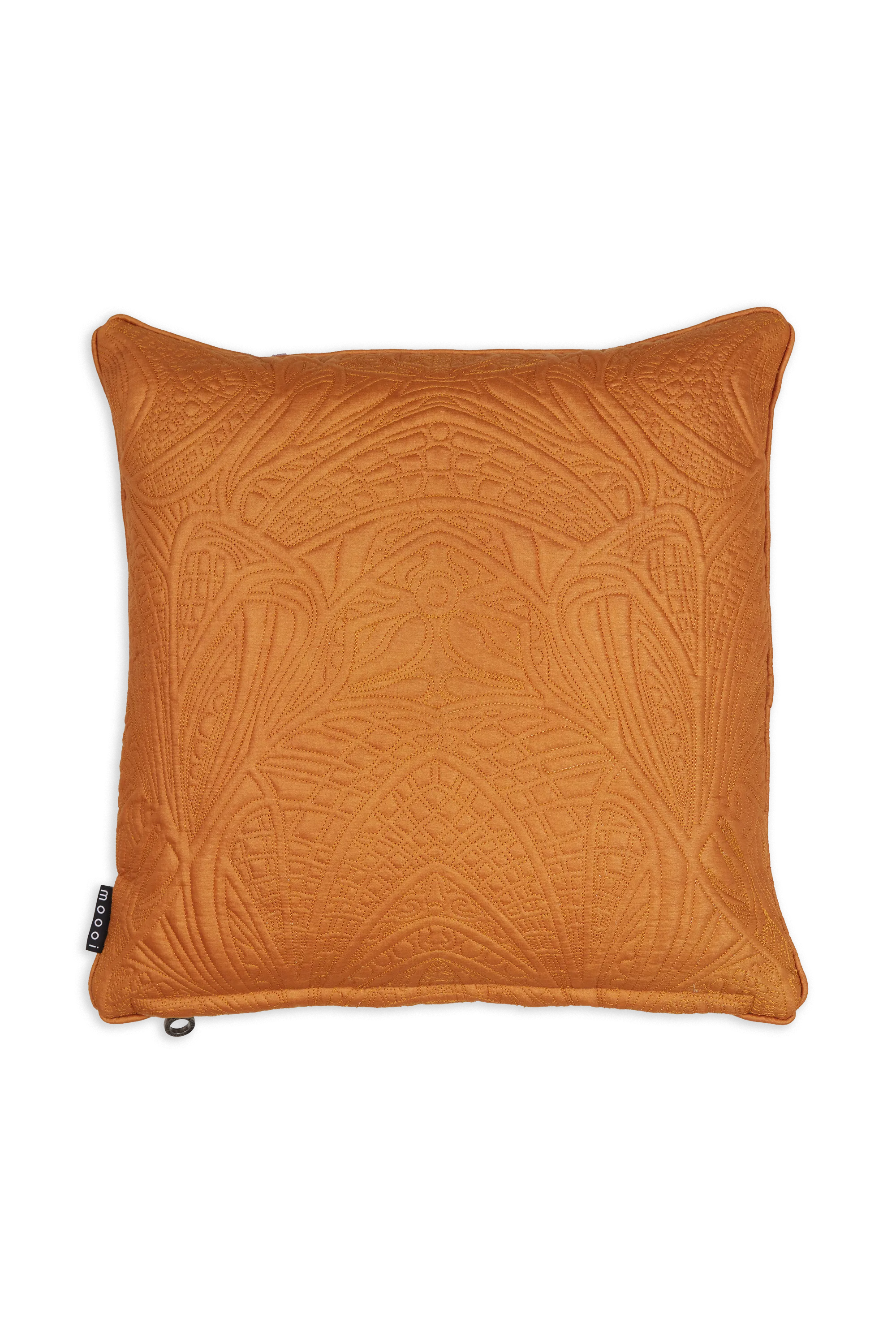 Woodblock Beetle sierkussen 50 x 50 cm.