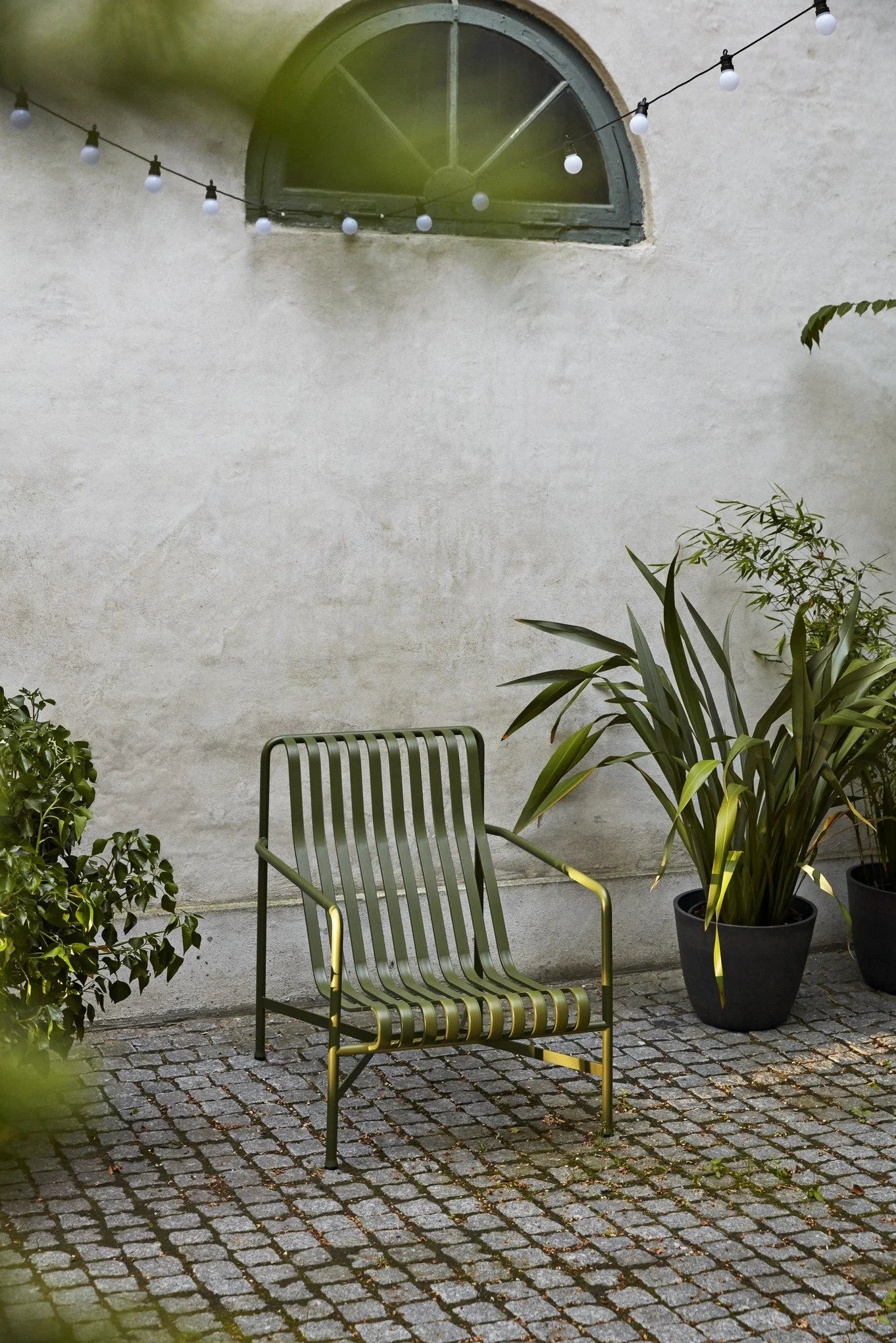 Hay Design lounge tuinstoel hoog Palissade met armleuning