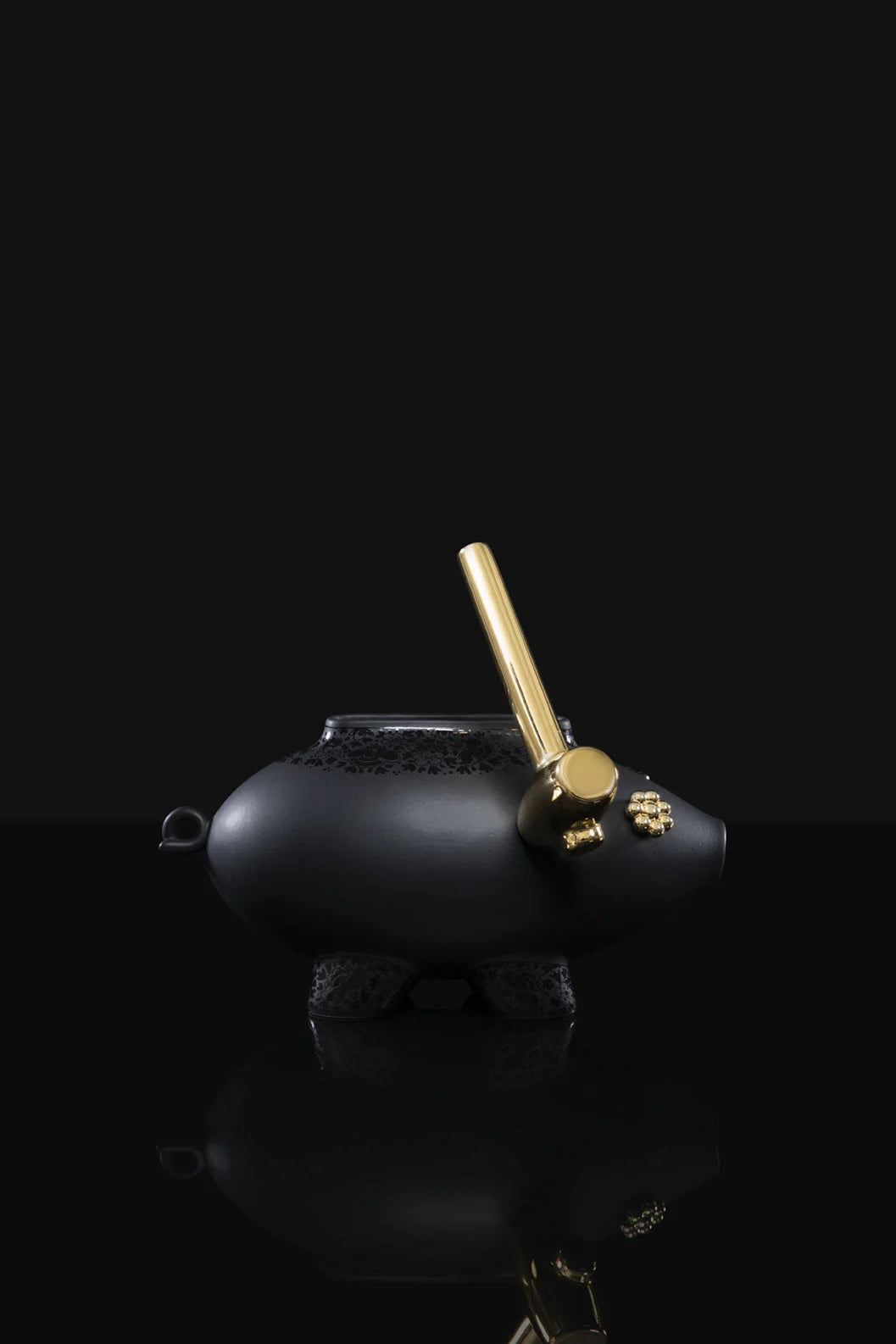 Moooi vaas black series ’The killing of the piggy bank’ - ’The killing of the piggy bank’