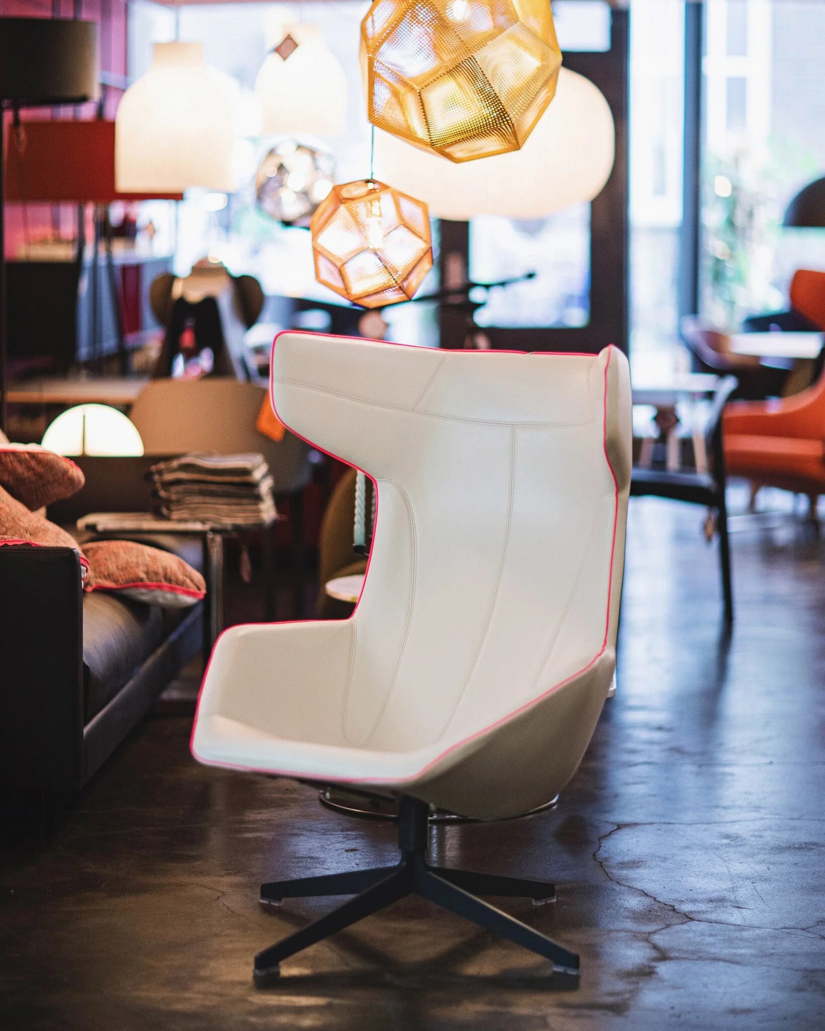 Moroso draaibare fauteuil Take a Line for a Walk - spring palette S - leder Z