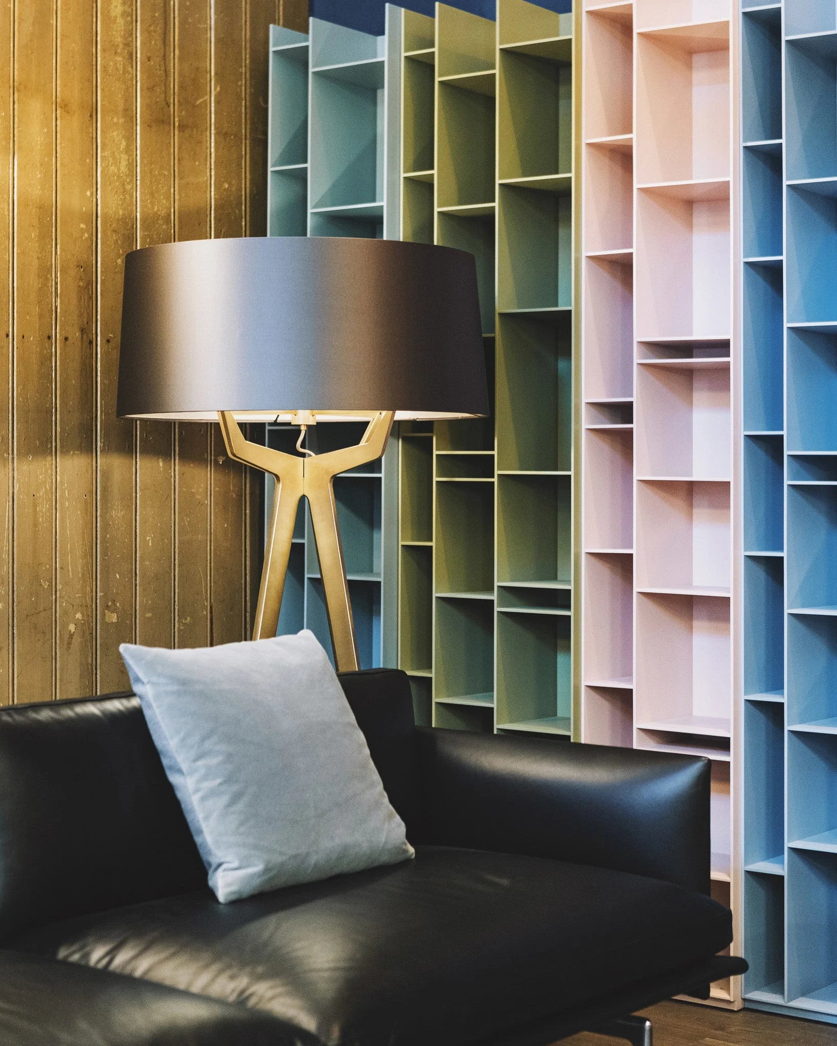 Muuto 3 zits sofa Outline - leder - Refine leder zwart met chroom onderstel