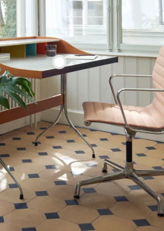 vitra Eames Aluminium Chair EA 107 - Conference - leder