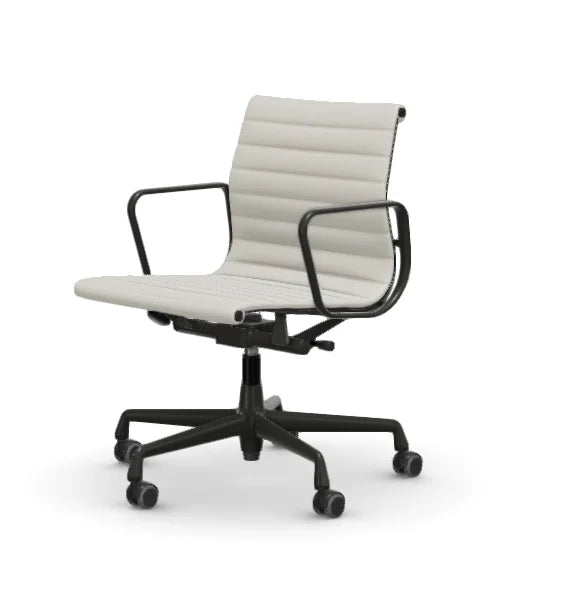vitra Eames Aluminium Chair EA 118 - Work - leder - snow leder - gecoat diepzwart onderstel