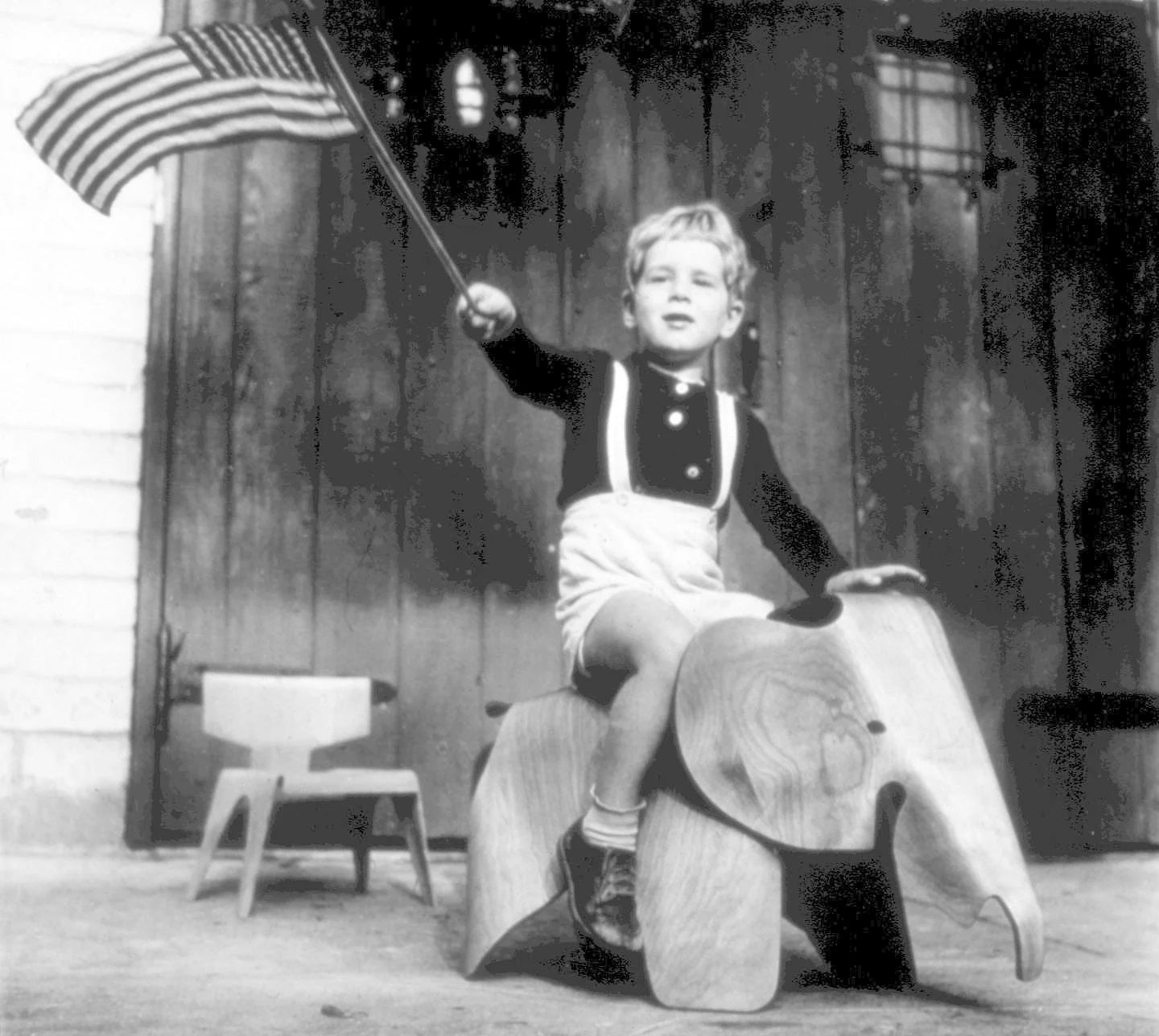 vitra Eames Elephant plywood