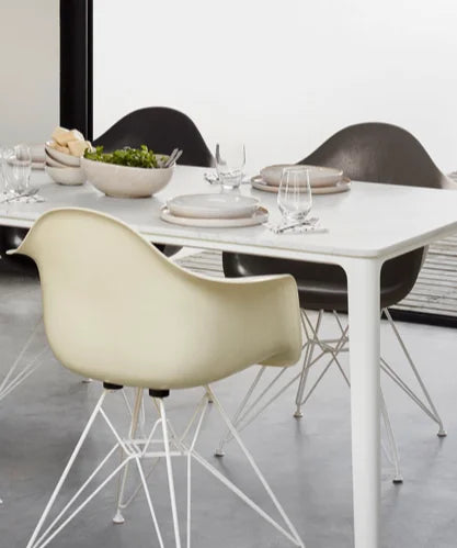 vitra Eames Fiberglass Armchair DAR - verchroomd onderstel