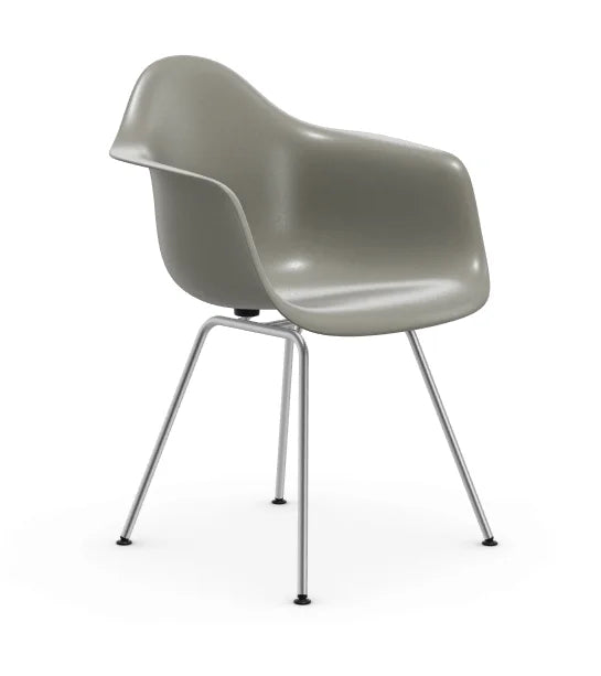 vitra Eames Fiberglass Armchair DAX - verchroomd onderstel - raw umber