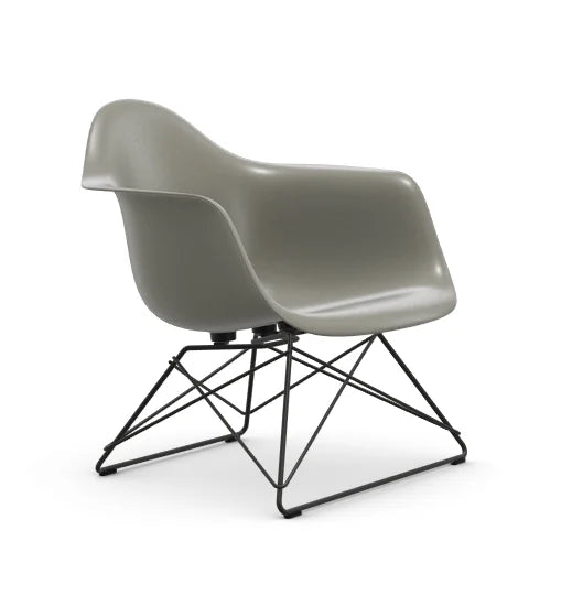 vitra Eames Fiberglass Armchair LAR - zwart onderstel - raw umber