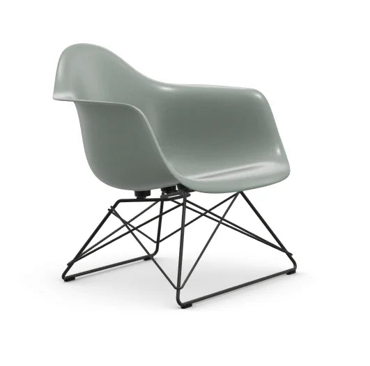 vitra Eames Fiberglass Armchair LAR - zwart onderstel - sea foam green