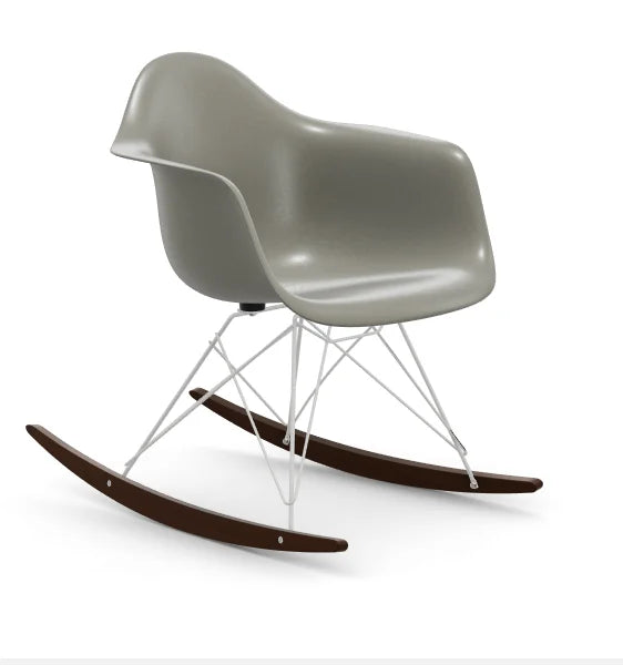 vitra Eames Fiberglass Armchair RAR - wit onderstel - raw umber - donker