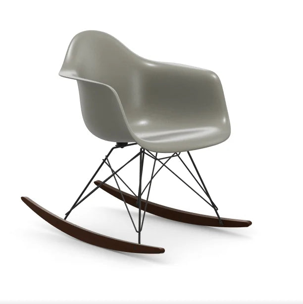 vitra Eames Fiberglass Armchair RAR - zwart onderstel - raw umber - donker