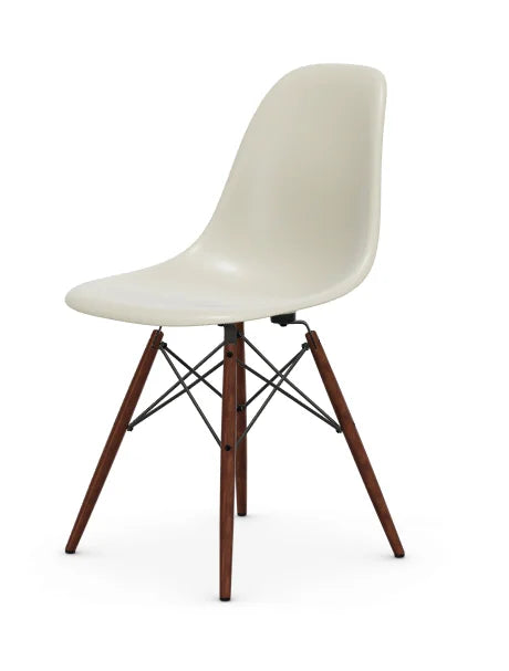 vitra Eames Fiberglass Side chair DSW - esdoorn donker onderstel - parchment