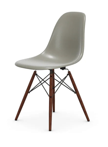 vitra Eames Fiberglass Side chair DSW - esdoorn donker onderstel - raw umber