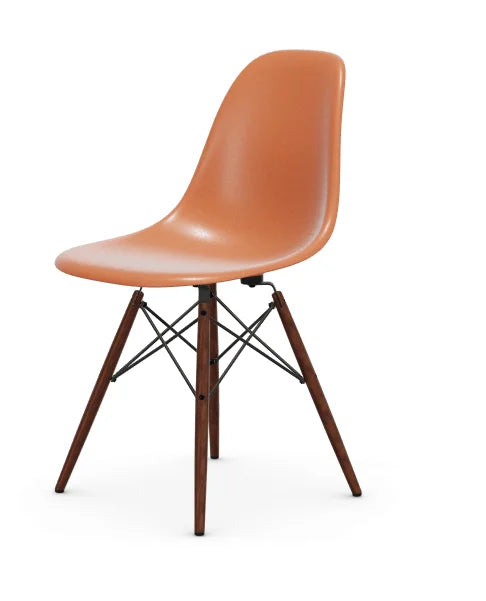vitra Eames Fiberglass Side chair DSW - esdoorn donker onderstel - red orange