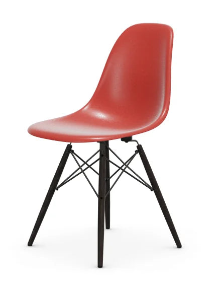 vitra Eames Fiberglass Side chair DSW - esdoorn zwart onderstel - classic red