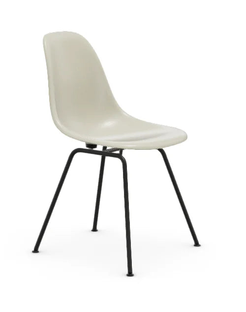 vitra Eames Fiberglass Side chair DSX - zwart onderstel - parchment