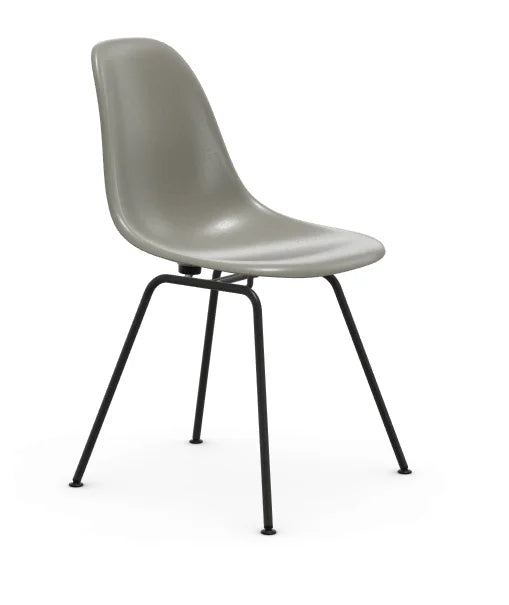 vitra Eames Fiberglass Side chair DSX - zwart onderstel - raw umber