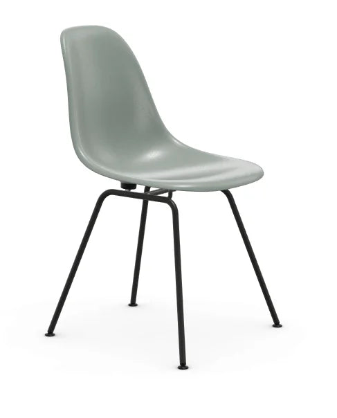 vitra Eames Fiberglass Side chair DSX - zwart onderstel - sea foam green