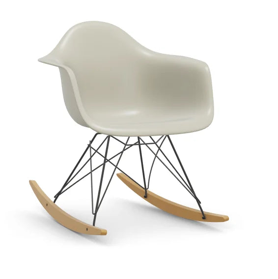 vitra Eames Plastic Armchair RAR RE - zwart & esdoorn licht onderstel - pebble RE