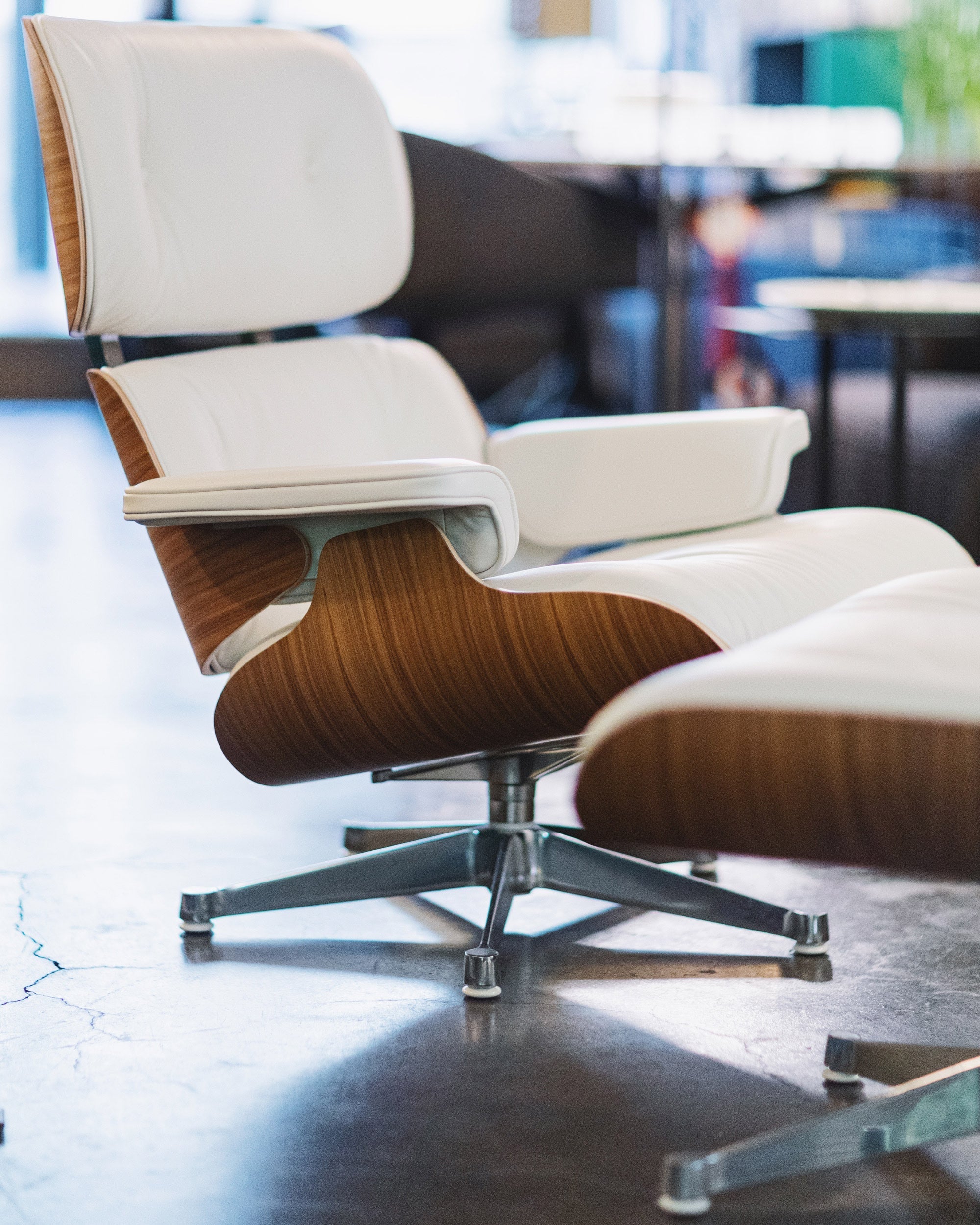 Lounge chair van Charles &amp; Ray Eames – ultiem comfort in designvorm