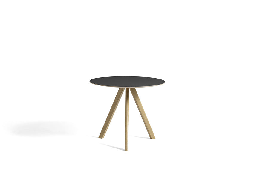 Hay Design tafel CPH 20 - Ø 90 cm. - lacquered solid oak frame - top black linoleum