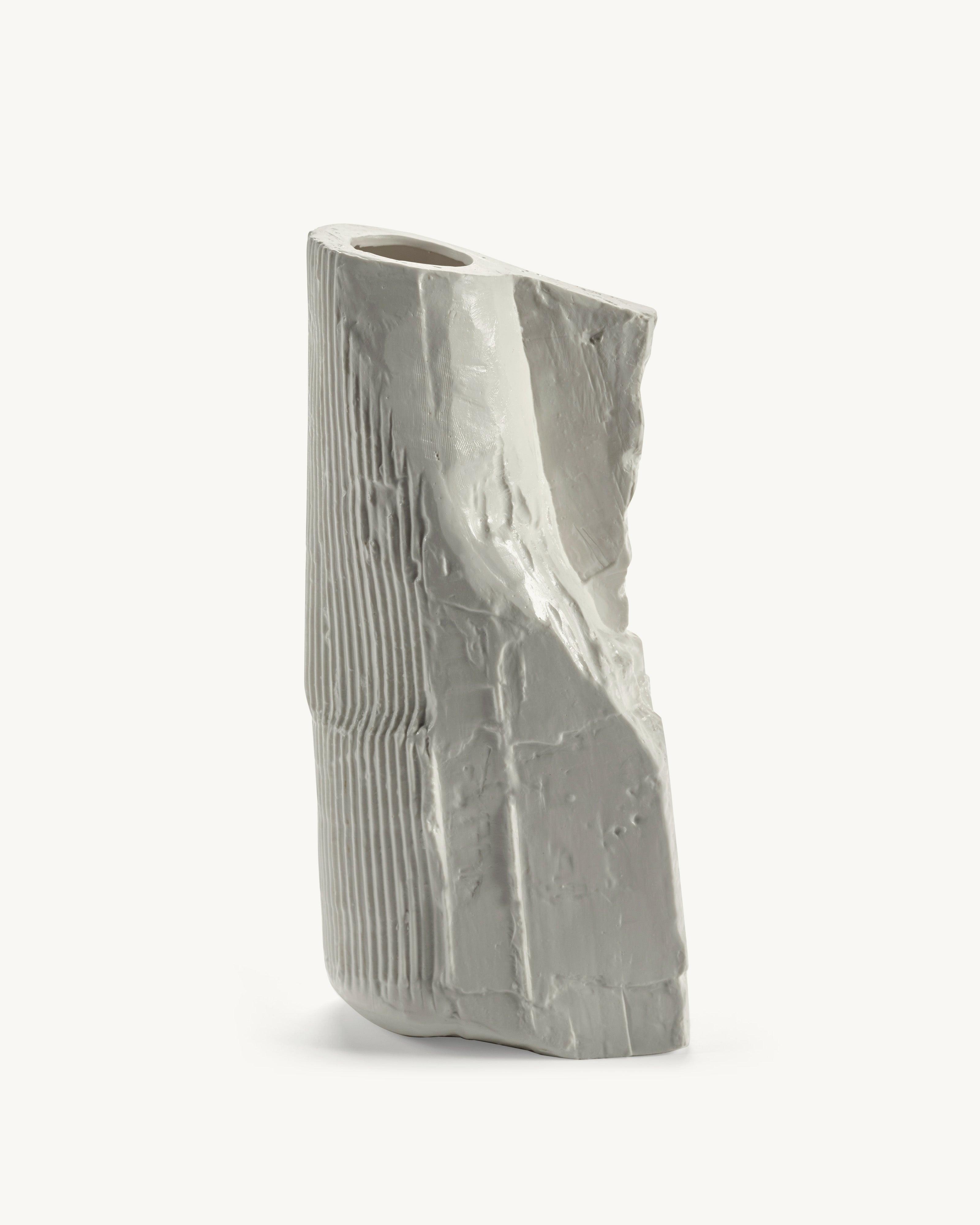 Vaas II Gebroken Wit by white dirt artifacts