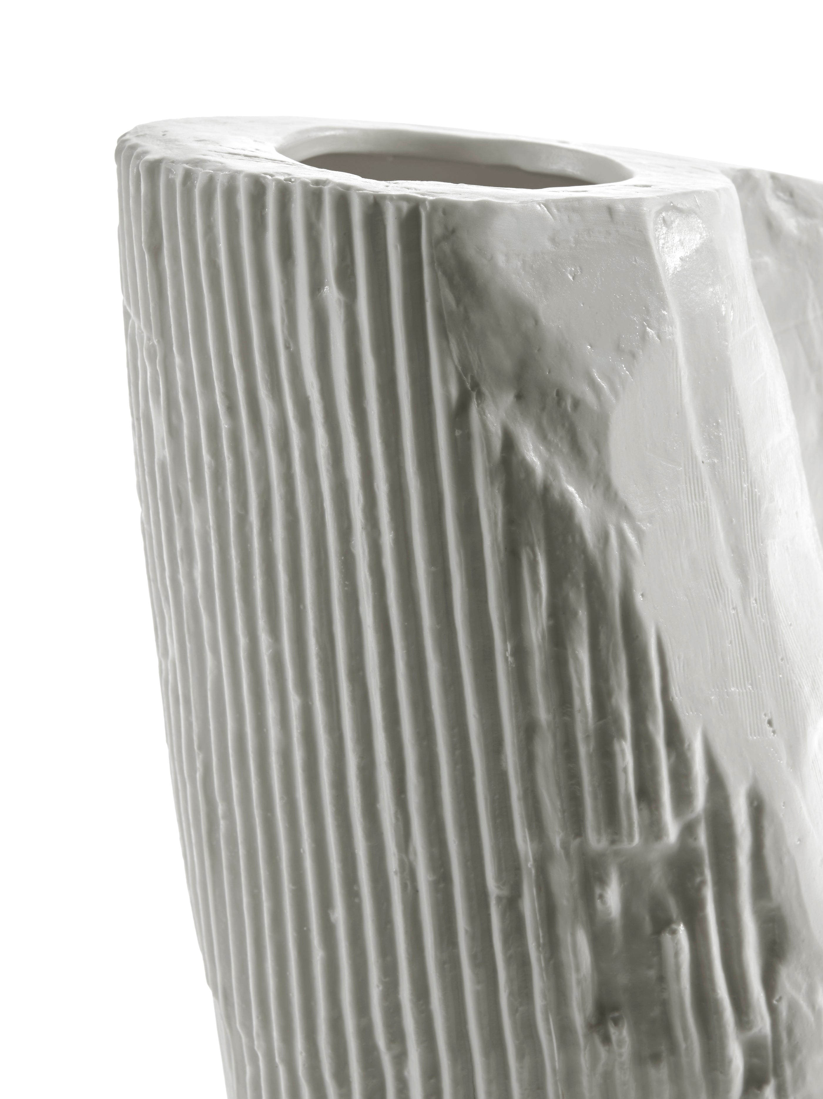 Vaas II Gebroken Wit by white dirt artifacts