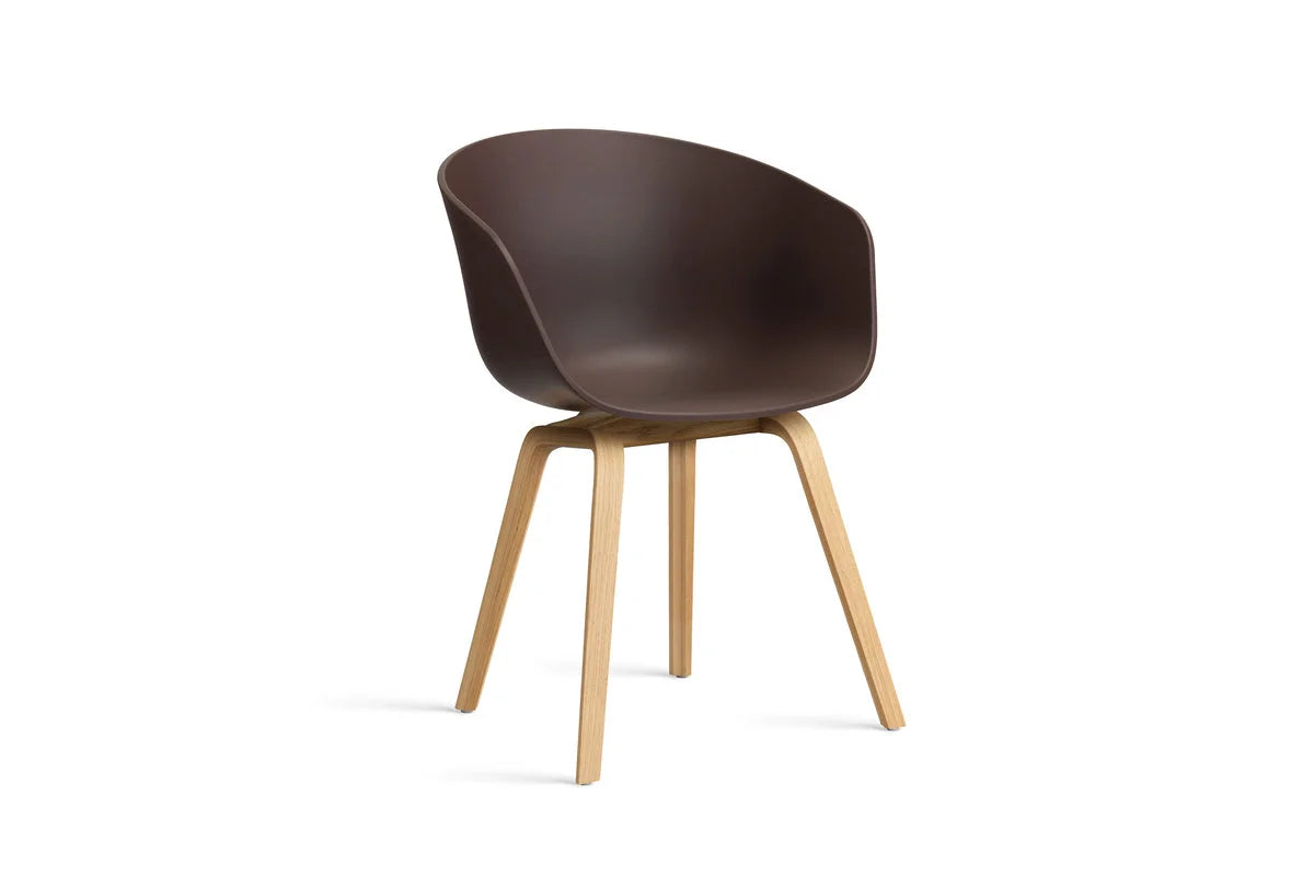 Hay Design stoel AAC 22 - gezeept eiken - raisin 2.0