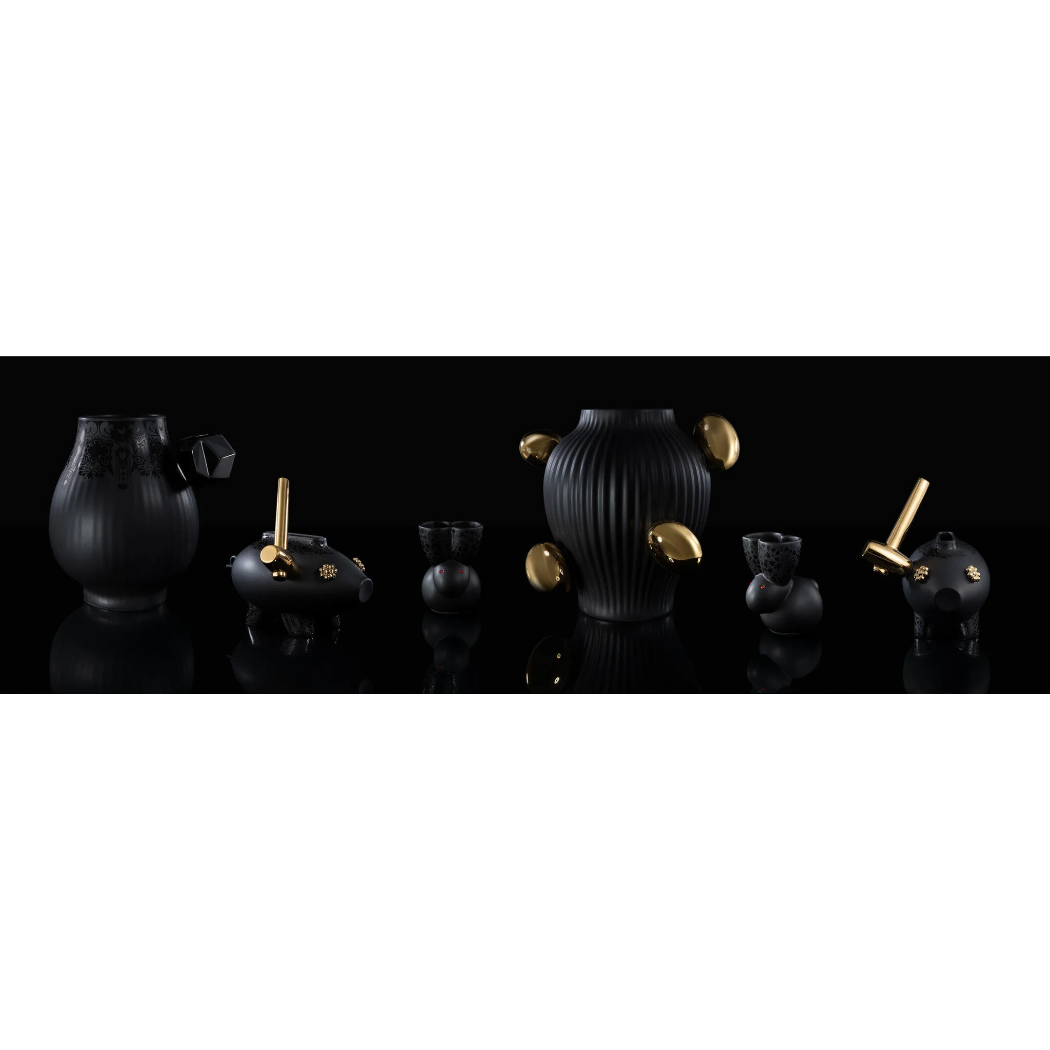 Moooi vaas black series ’The killing of the piggy bank’ - ’The killing of the piggy bank’