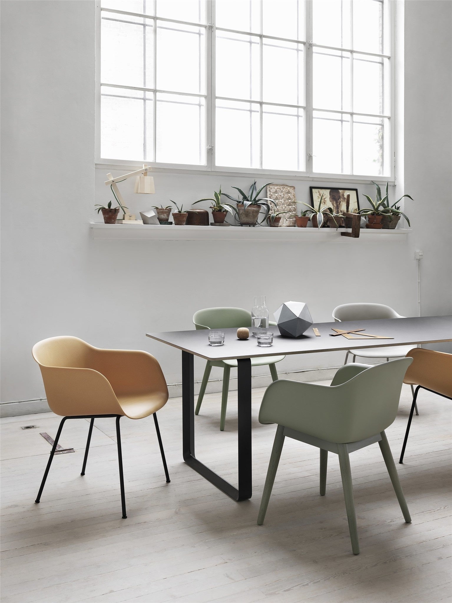 Muuto tafel 70/70 - 85 x 170 cm.