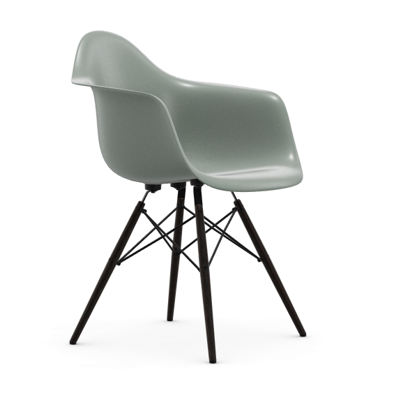 vitra Eames Fiberglass Armchair DAW - sea foam green - esdoorn zwart