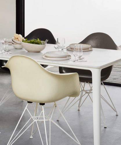 vitra Eames Fiberglass Armchair DAR - verchroomd