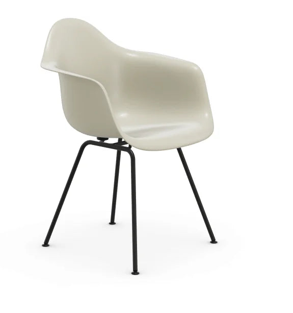 vitra Eames Fiberglass Armchair DAX - zwart onderstel - parchment