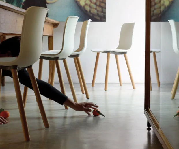 vitra stoel Hal RE Wood - naturel eiken